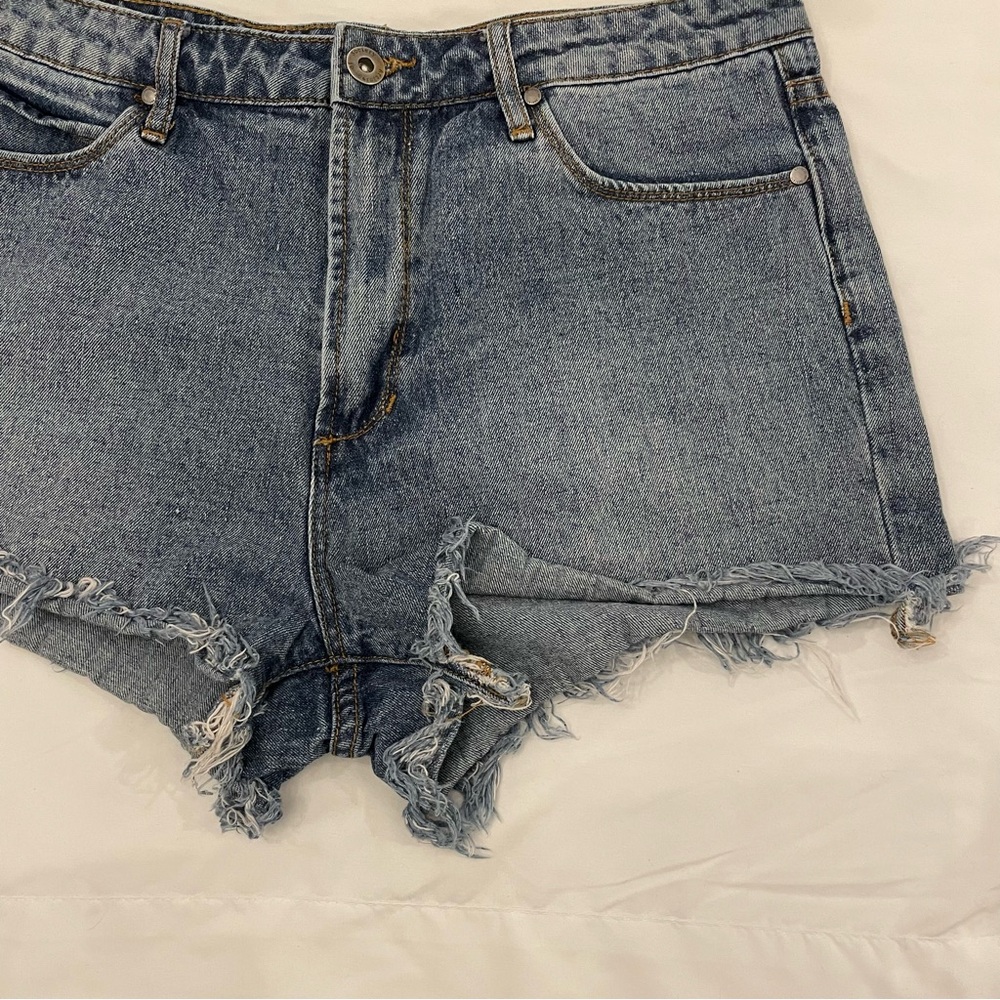 Articles of Society 100% Cotton Denim Frayed Hem Women's Jean Shorts size 29 - Picture 3 of 8